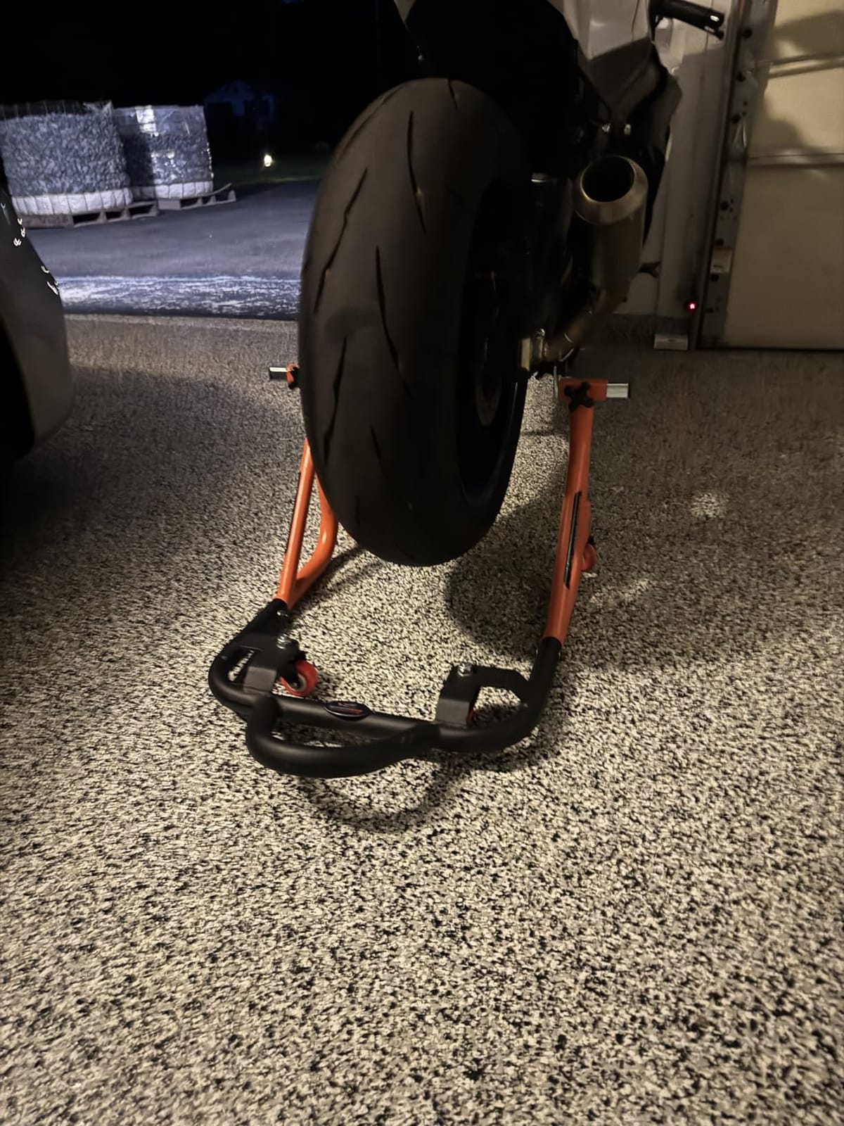 Grand Pitstop Universal Adjustable Rear Paddock Stand for Motorcycle with Swingarm Rest 360° Dismantable, Motorcycle Weight Up to 500 lbs/ 226 Kgs customer photo 1
