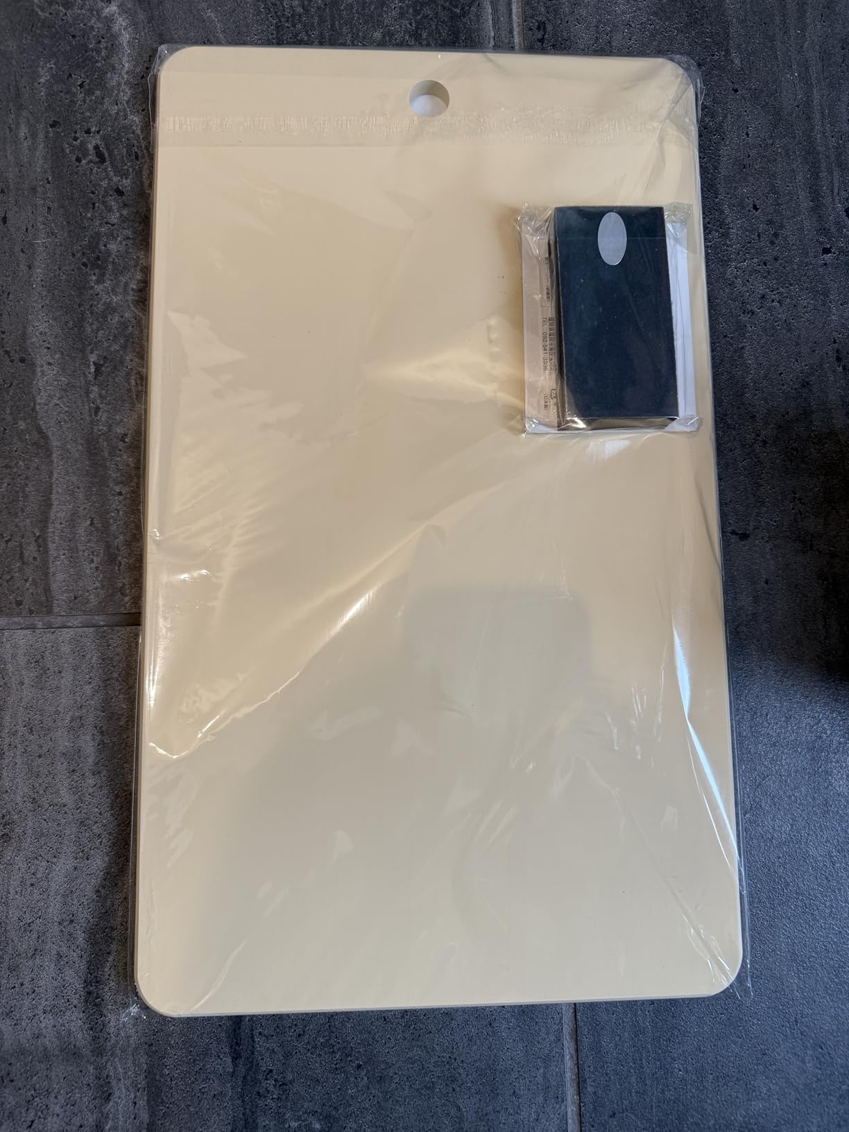 Kitchen Star Tsukihoshi Rubber Cutting Board Made in Japan,Dishwasher-Safe Size:17.32×10.23×0.39 inches (444×263×10mm) Equipped with a Cutting Board Scraper for Synthetic Rubber Cutting Boards (3L) customer photo 2