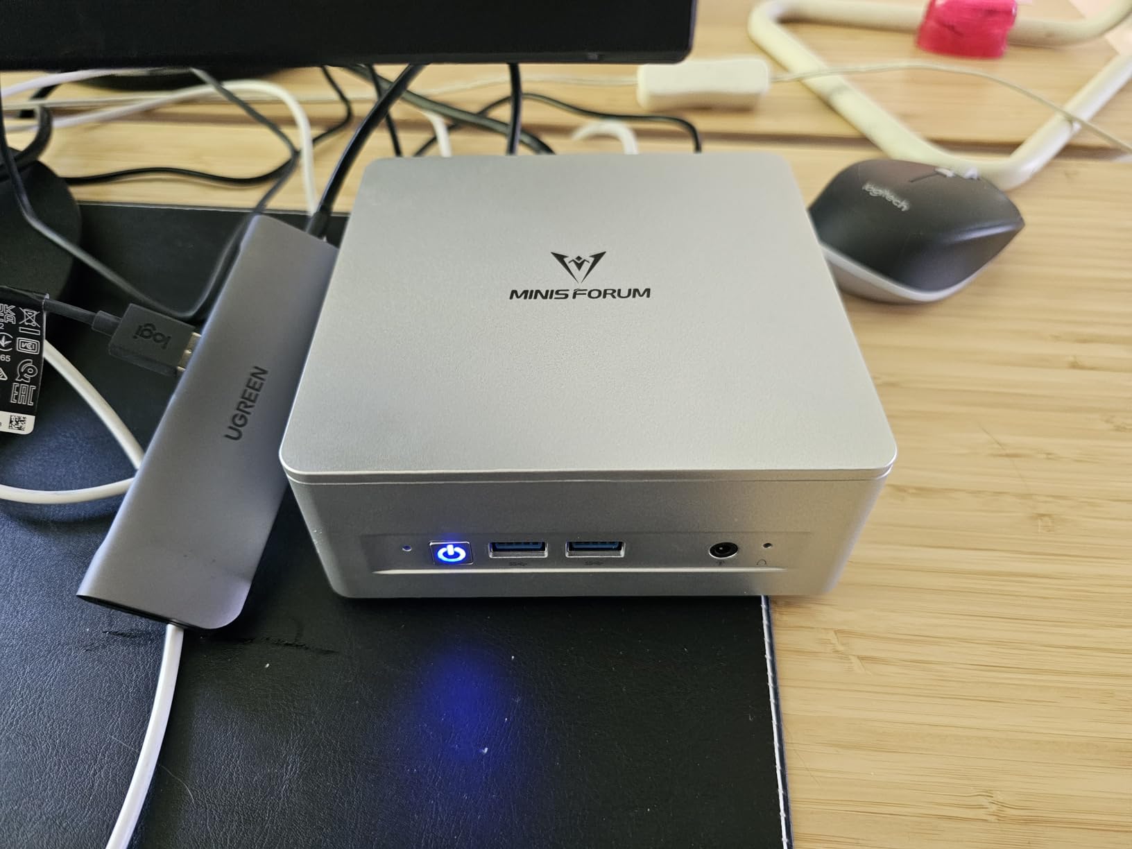 MINISFORUM UM880 Plus Mini PC AMD Ryzen 7 8845HS(8C/16T, up to 5.1GHz), 32GB DDR5 1TB PCIe4.0 SSD, HDMI+DP+USB4 Triple Outputs, OCuLink Port, 2.5G LAN, 5x USB Port, Radeon 780M Graphics Micro Computer customer photo 1