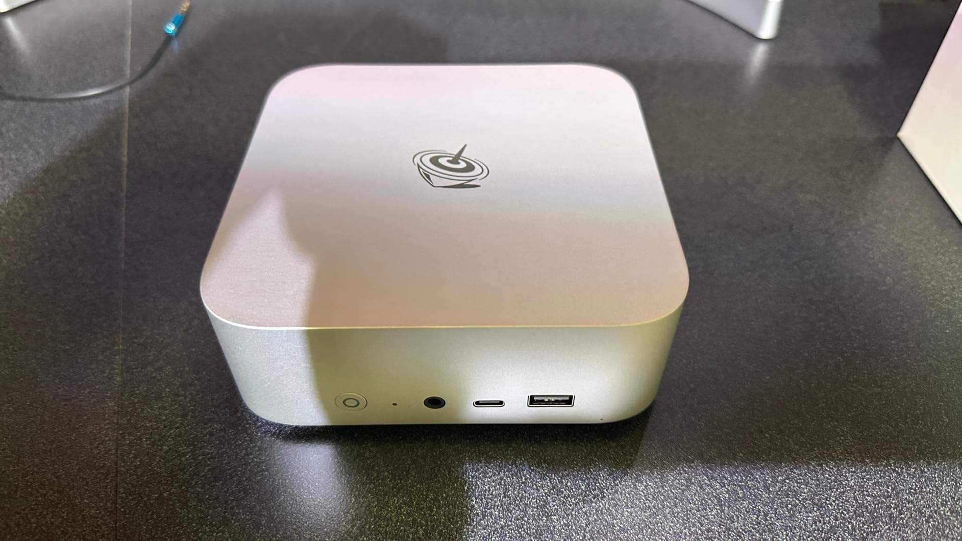 Beelink SER9 PRO Mini PC, AMD Ryzen7 H 255 up to 4.9GHz(8C/16T),Mini Computer 24GB LPDDR5X RAM/1TB PCIe4.0x4 SSD AMD Radeon 780M 12core 2600MHz Support 4K Triple Display/WiFi 6/BT5.2/2.5G LAN/USB4 customer photo 1