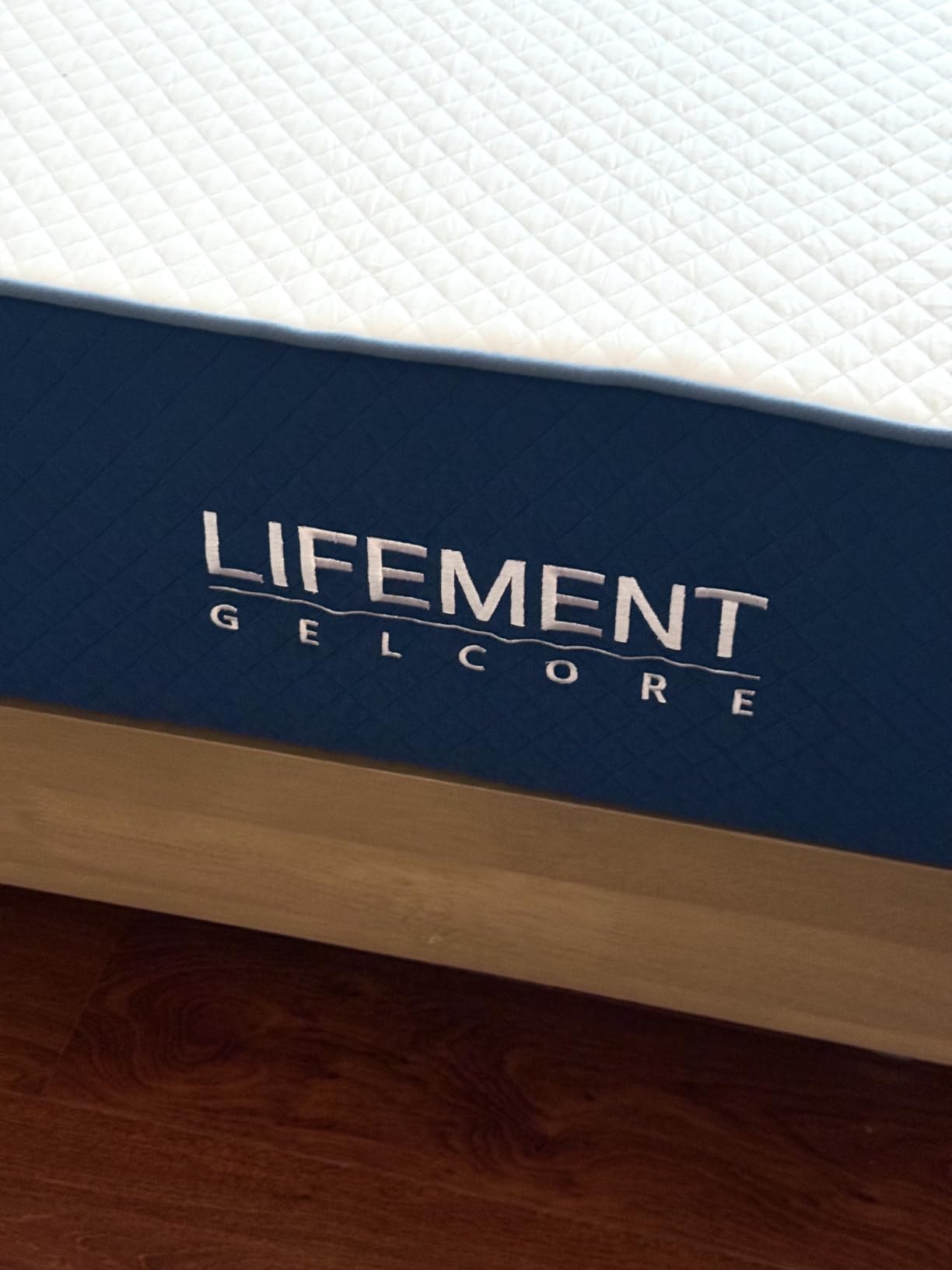 LIFEMENT Queen Mattress, 10 Inch Queen Size Mattress, Basic Copper Cooling Gel Memory Foam Mattress in a Box, Pressure Relief with Medium Firm Support, CertiPUR-US Certified, 80''L x 60''W customer photo 2