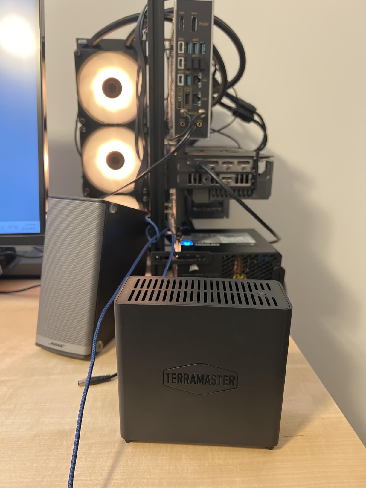 TERRAMASTER D4 SSD NVMe Enclosure 40Gbps 4Bay USB Storage Type-C (Diskless) | Supports 4xM.2 NVMe 2280 SSDs, Compatible with USB 4/3.2/3.1/3.0, Thunderbolt 5/4/3, Mobile Backup App Included (Diskless) customer photo 1