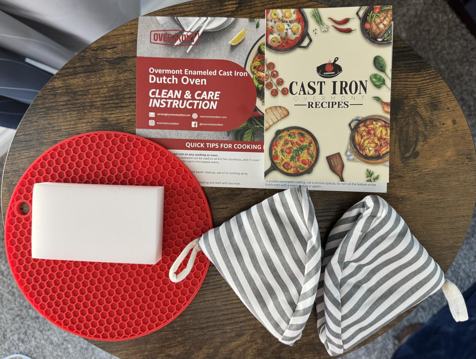 Overmont Enameled Cast Iron Dutch Oven - 5.5QT Pot with Lid Cookbook & Cotton Potholders - Heavy-Duty Cookware for Braising, Stews, Roasting, Sourdough Baking White customer photo 2