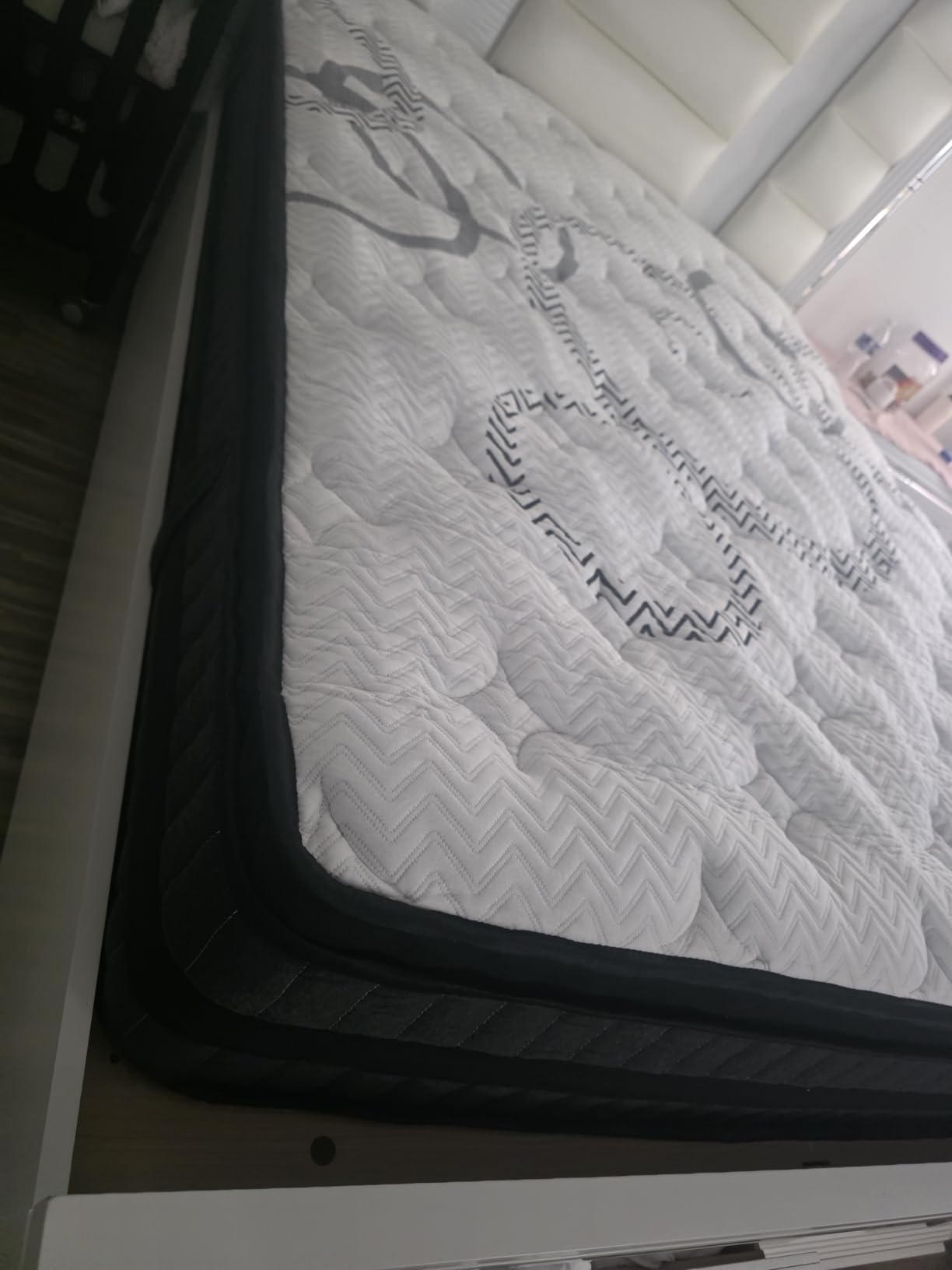 Queen Mattress, 12 Inch Hybrid Queen Size Mattress in a Box, Medium Firm, Memory Foam & Pocketed Springs, Pressure Relief, CertiPUR-US Certified& Fiberglass Free, Motion Isolation, 365-Night Trial customer photo 2