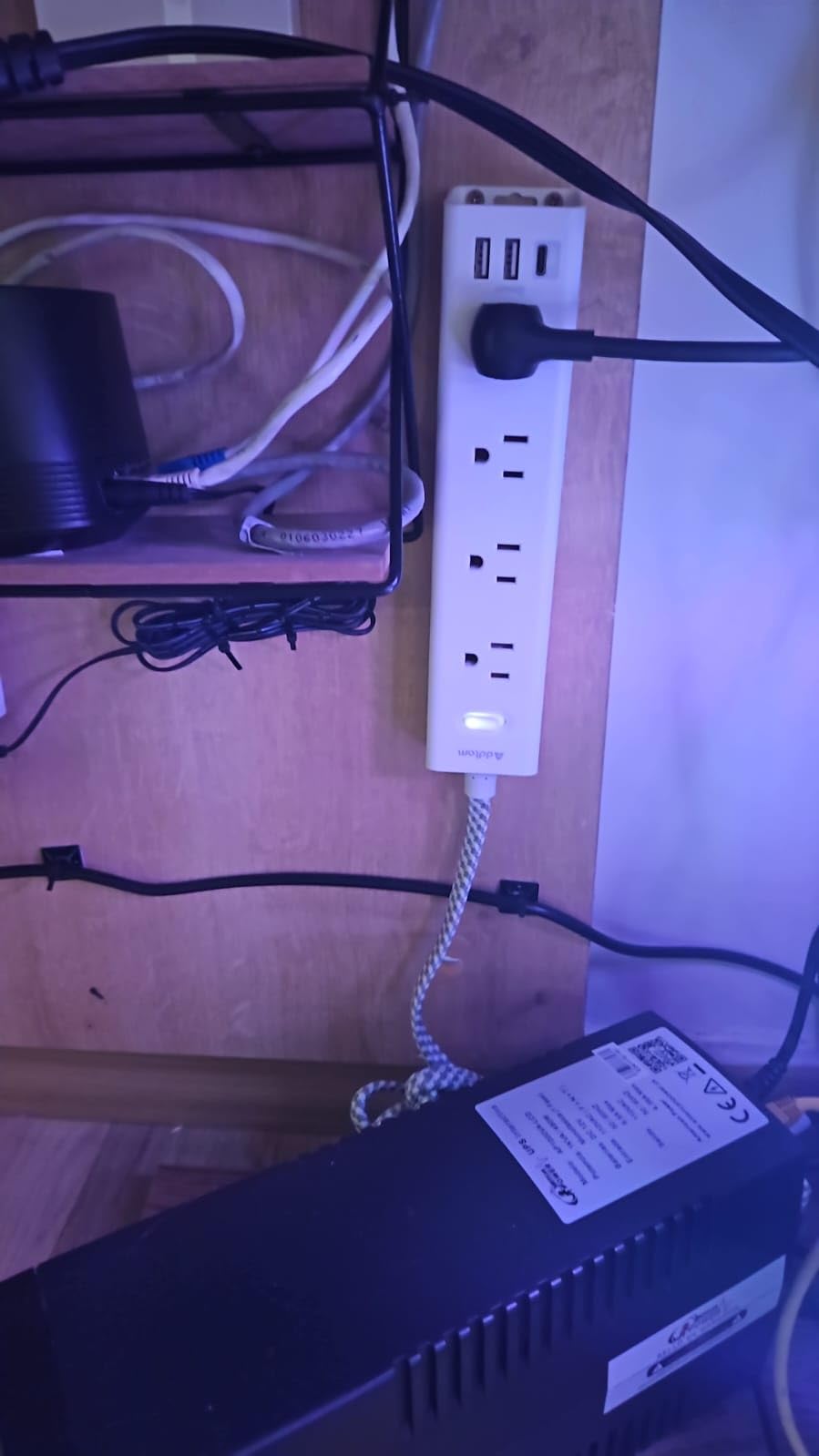 Power Strip Surge Protector with 12 AC Outlets 4 USB, 5FT Extension Cord customer photo 2