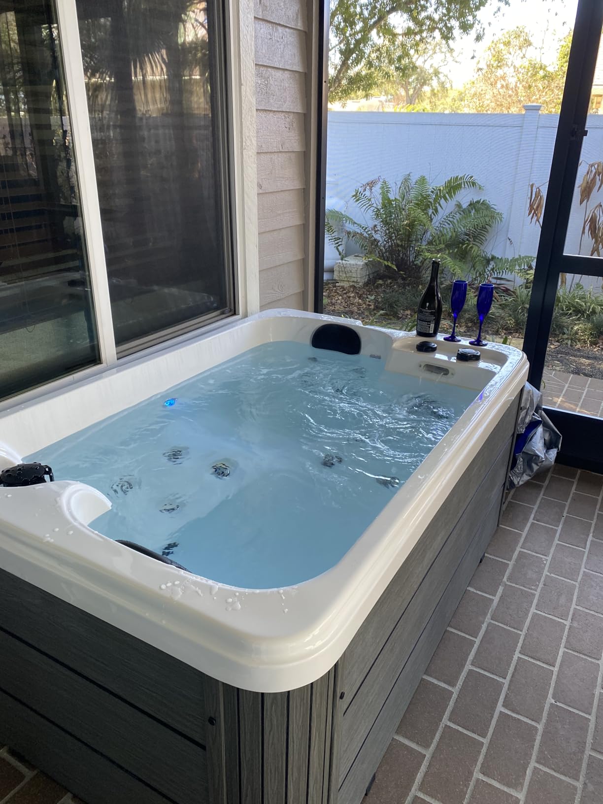 Jocisland 2 Person Outdoor Hot Tub with 15 Stainless Steel Jets, Acrylic customer photo 2