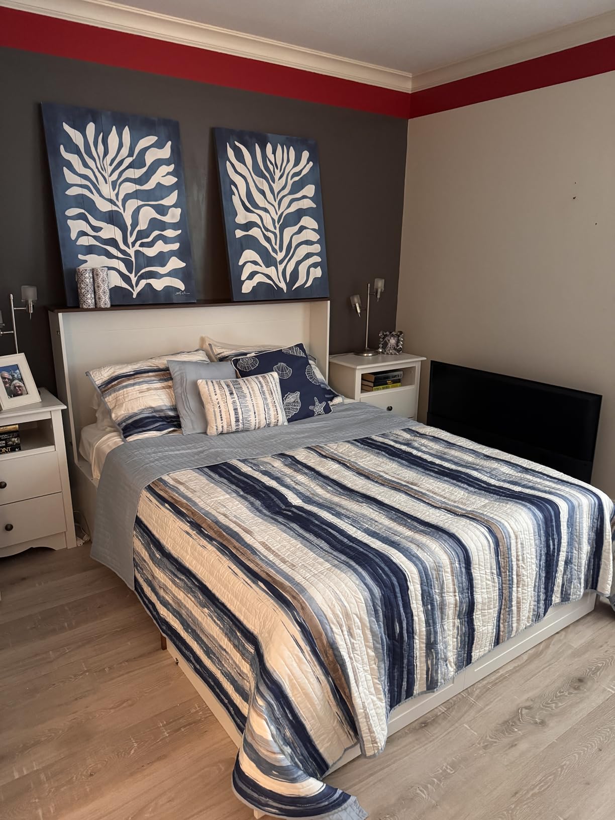 Yoobure Queen Murphy Bed with Charging Station, Cabinet Beds with Storage customer photo 1