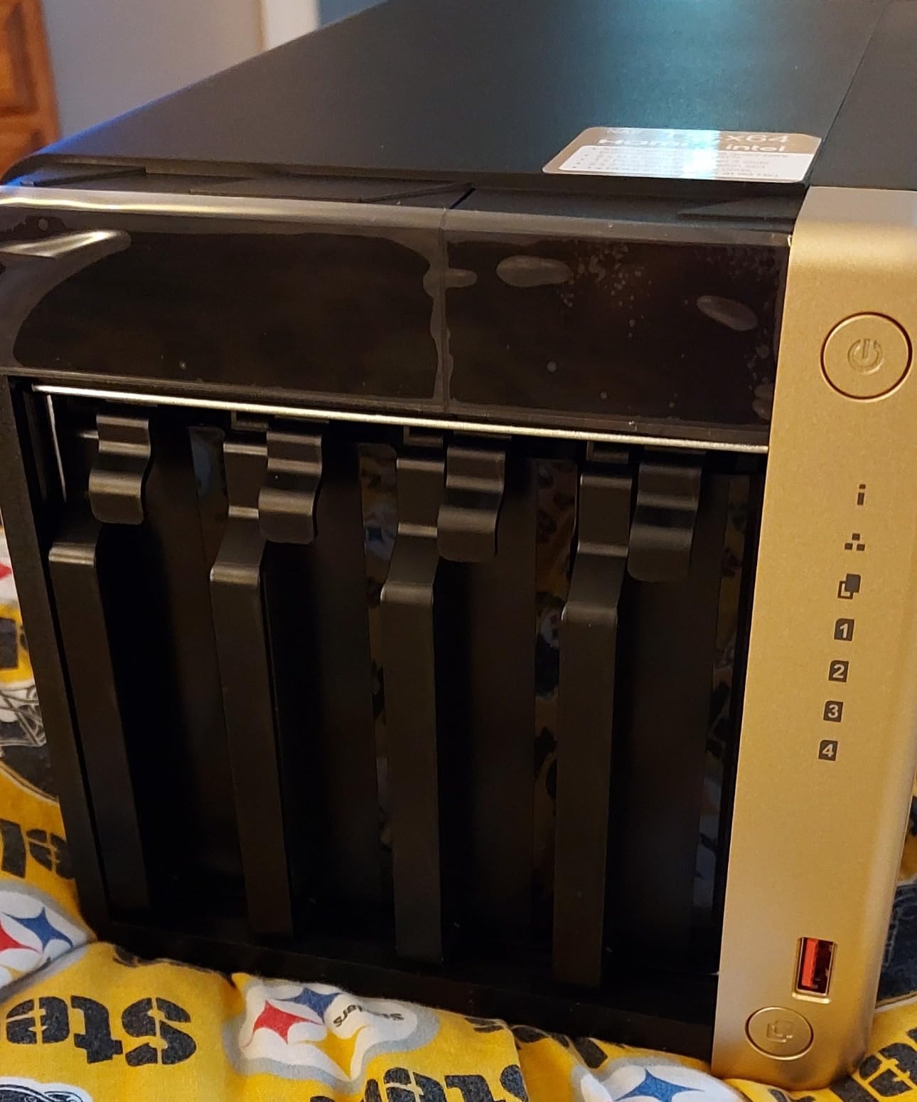 QNAP TS-664-8G-US 6 Bay Desktop NAS customer photo 1