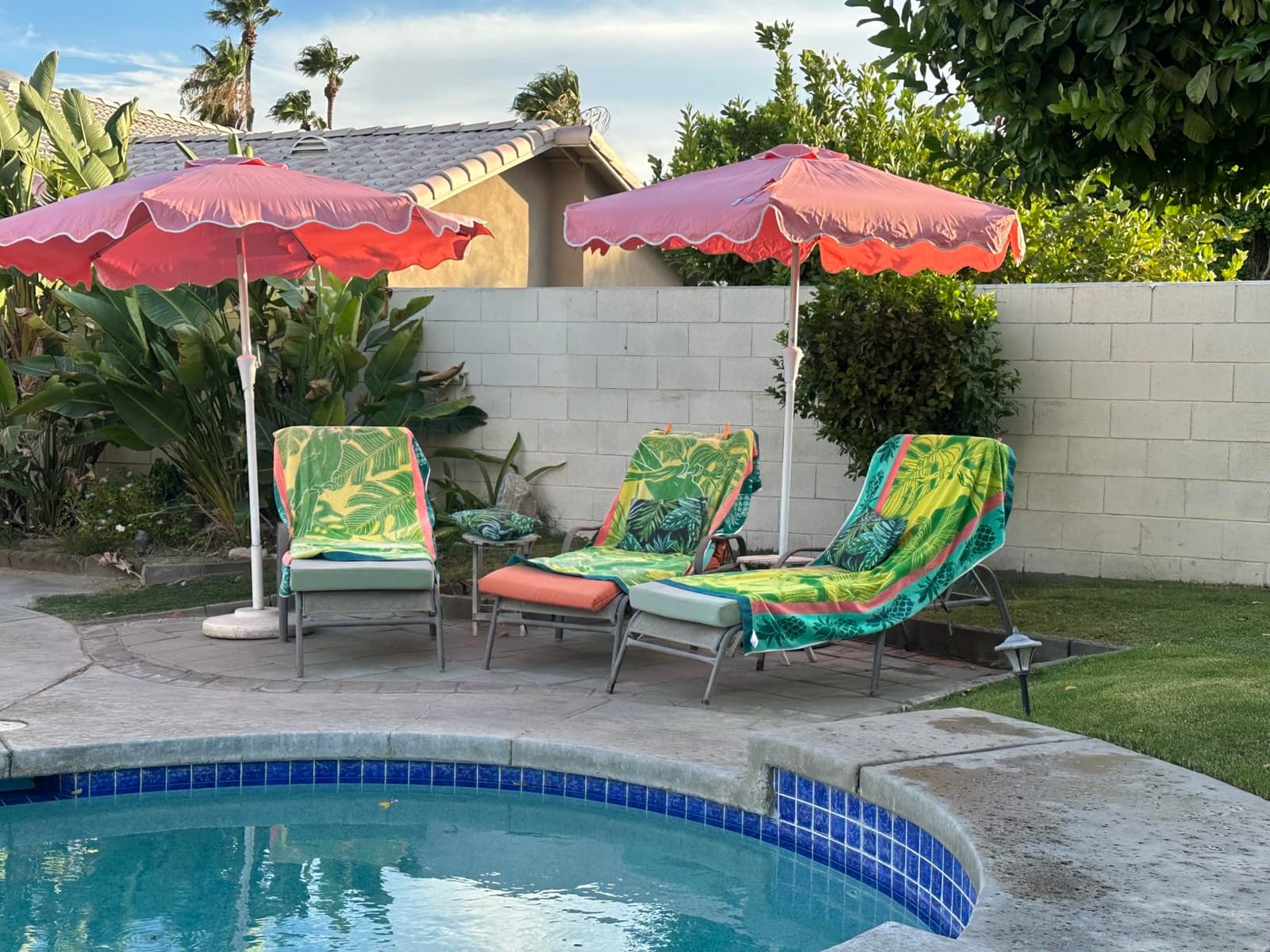 Best Choice Products Patio Market Umbrella with Wavy Trim, UV Fade Resistant 210g Canopy, Crank & Tilt, Wind Vent, Heavy-Duty Frame customer photo 1