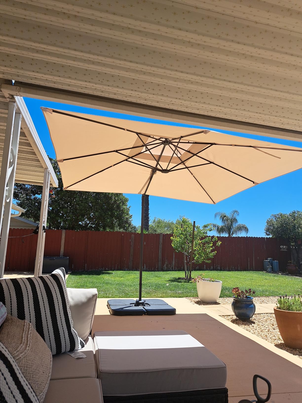 Tangkula 10 FT Patio Cantilever Umbrella, Large Square Offset Hanging Umbrella w/ 360° Rotation, 8 Sturdy Ribs, Air Vent & Cross Base, Heavy-Duty Outdoor Sun Shade for Backyard Pool Garden Deck, Navy Blue customer photo 2