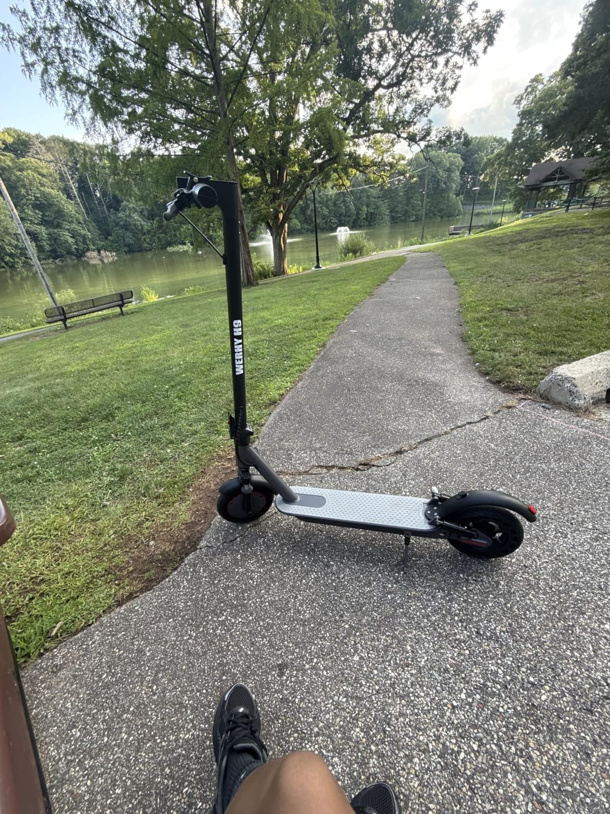 WERHY Electric Scooter,500W/350W Motor, 8.5''/10'' Solid Tires, 21-28Miles customer photo 1