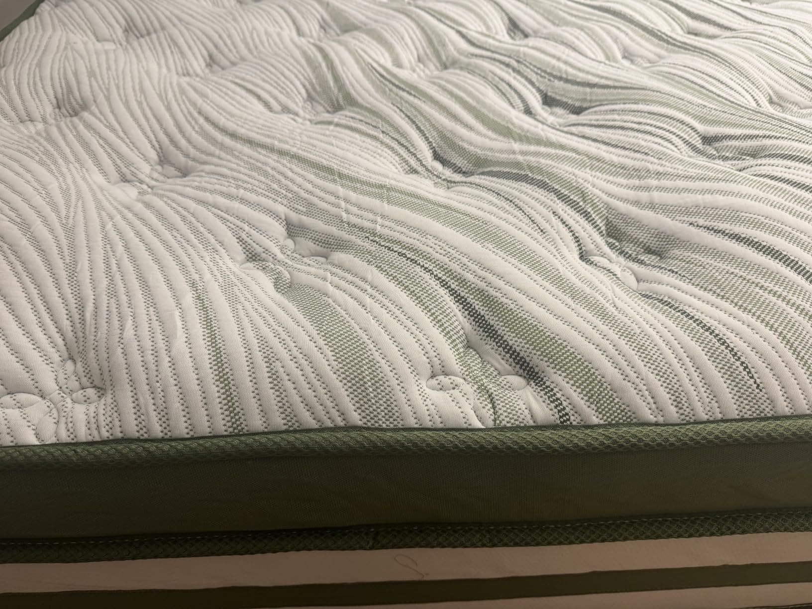 Queen Size Mattress 14 Inch, Hybrid Queen Memory Foam Mattress Medium Firm with 7-Zone Pocketed Coils for Back Pain Relief, Bed Mattresses in a Box, 365-Night Trial, CertiPUR-US, Motion Isolation customer photo 1