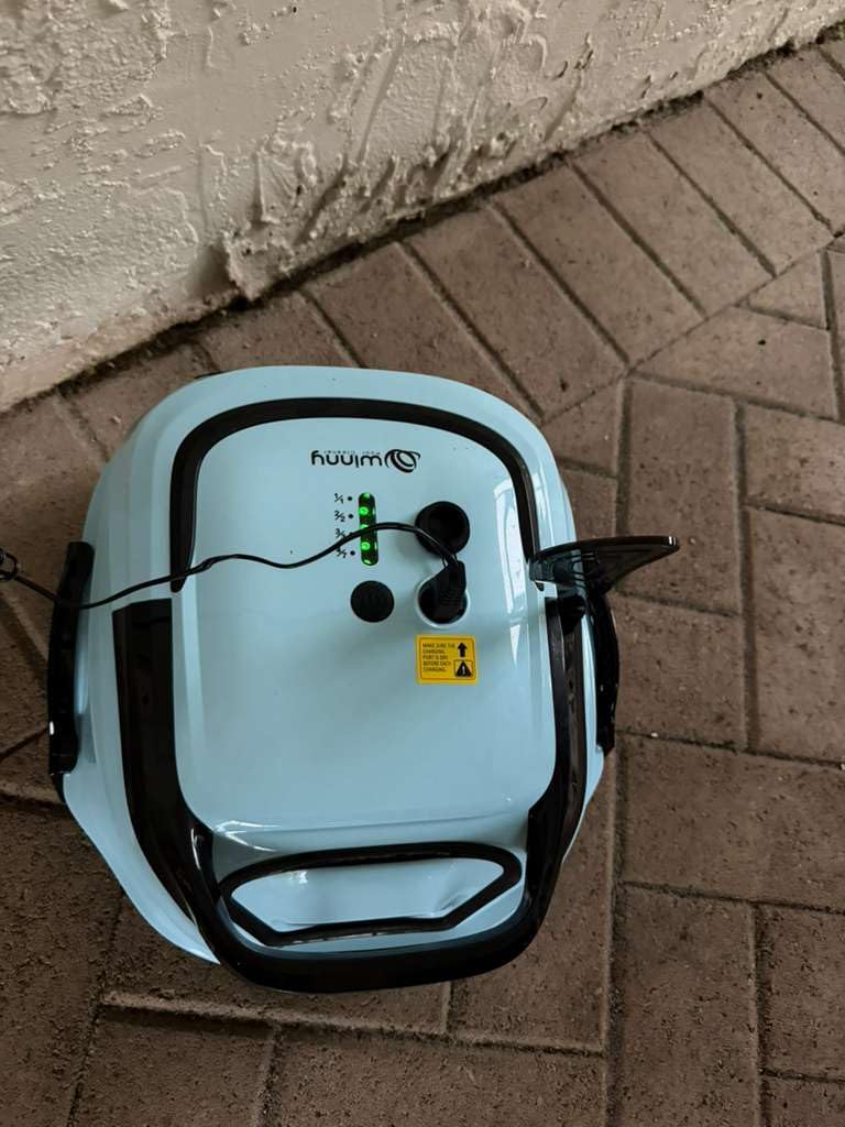 WINNY POOL CLEANER-A1 Cordless Robotic Above Ground Pool Vacuum(Black) customer photo 1