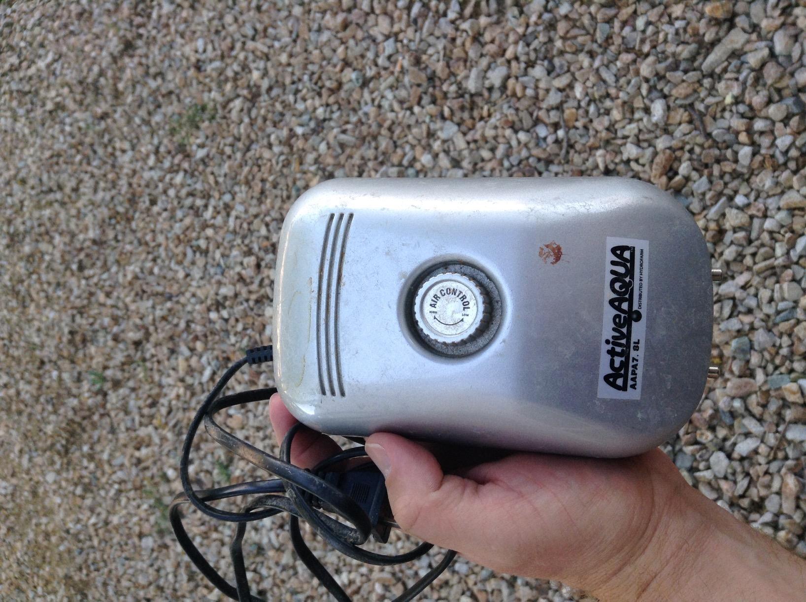 AAPA7.8L Active Aqua, 2 Outlets, 3W, 7.8 L/min Air Pump, Silver customer photo 1