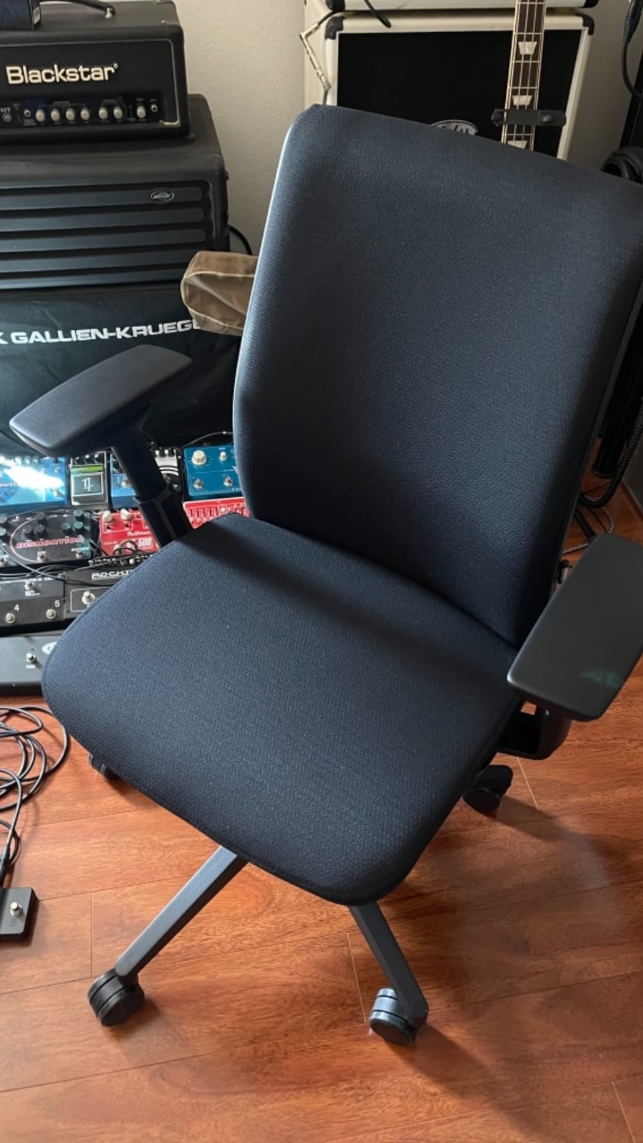Steelcase Think Chair, Sophisticated Multi-User, Black customer photo 1