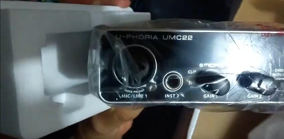 Behringer UMC22 Audiophile 2x2, 48 kHz USB Audio Interface with Midas Mic Preamplifier | For Recording Microphones and Instruments customer photo 2