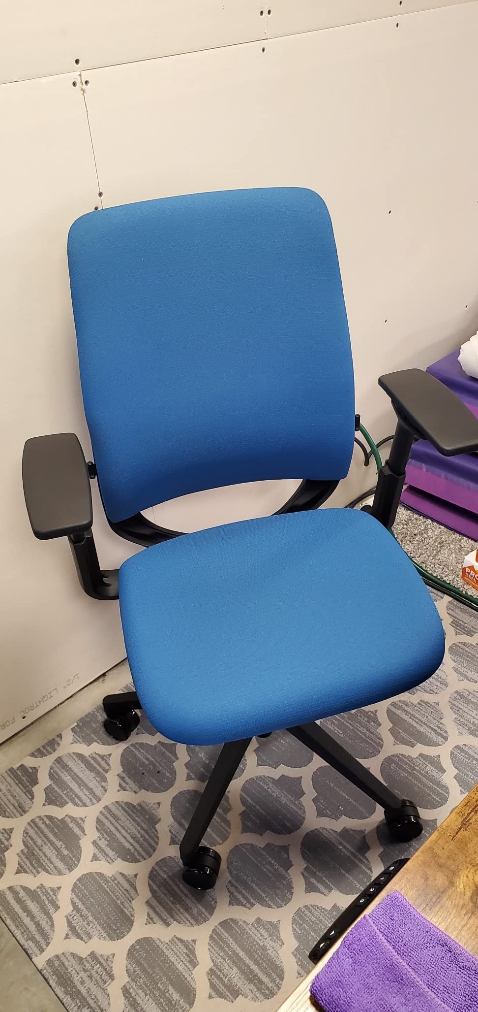 Steelcase Amia Office Chair, Most Comfortable Sit, Buzz2 Black Fabric customer photo 1