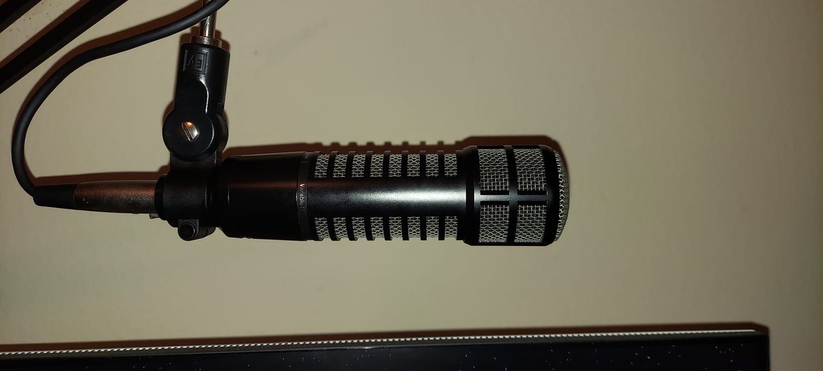 Electro-Voice RE320 Large Diaphragm Dynamic Vocal Microphone customer photo 2