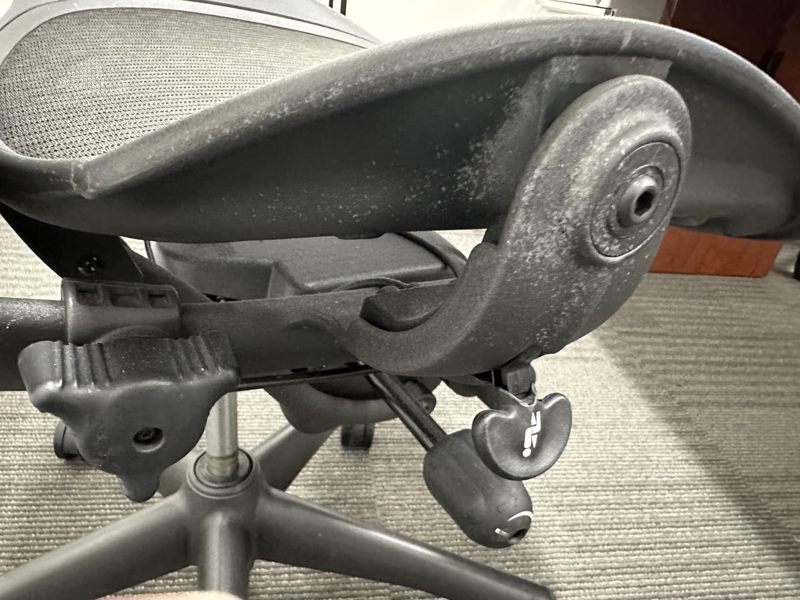 Herman Miller Classic Aeron Chair - Size B, Posture Fit customer photo 2