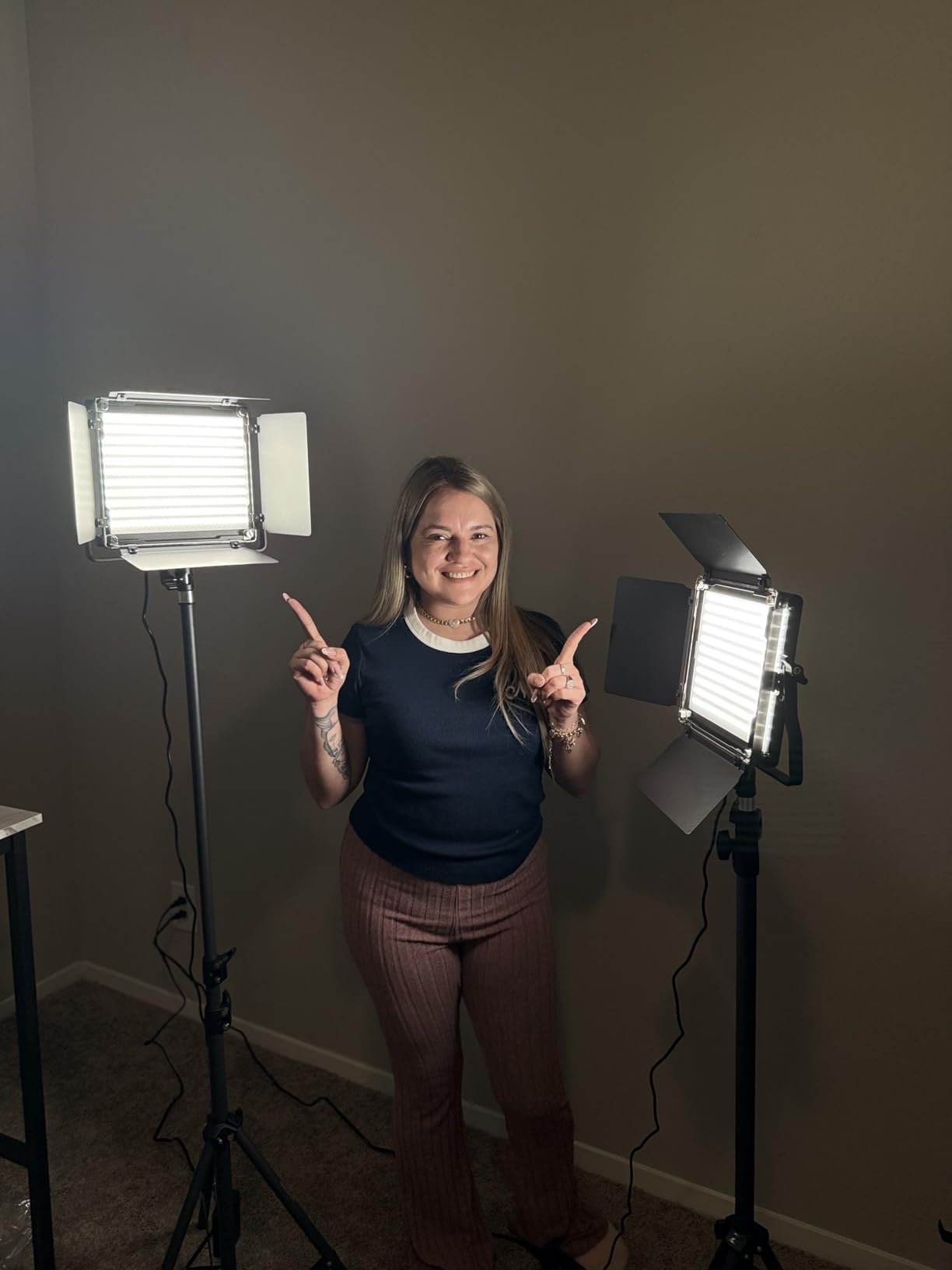 NEEWER 2 Pack Bi Color 660 LED Video Light and Stand Kit, 3200-5600K customer photo 1