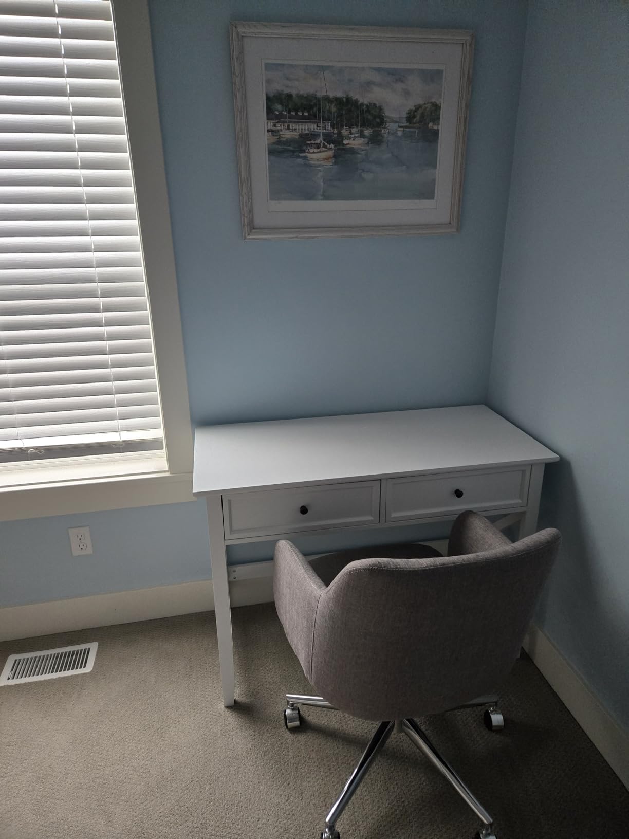 Amazon Basics Modern Home Office Desk Chair with Adjustable Height, 360 Degree Swivel, Smooth-Rolling Wheels, High-Density Foam Cushioning, Light Gray customer photo 2