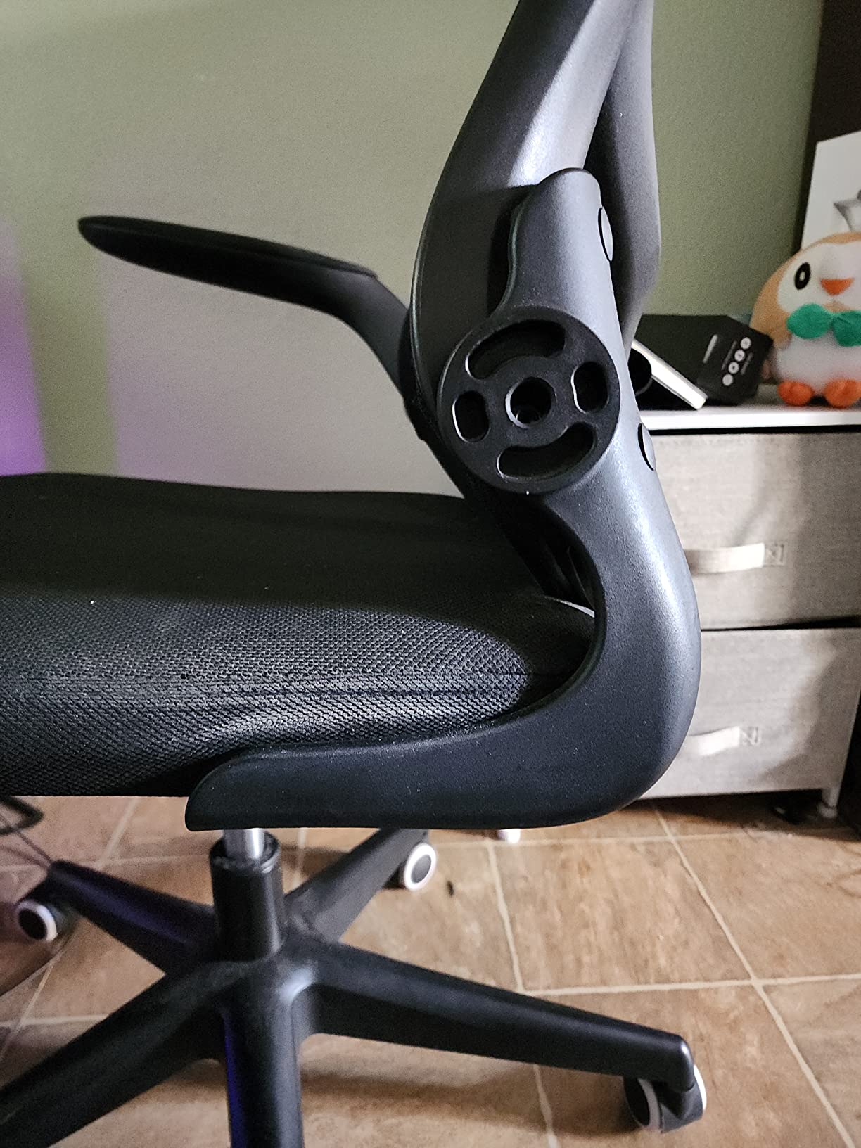 Hbada Office Chair Ergonomic Desk Chair, Office Desk Chairs with PU Silent Wheels, Breathable Mesh Computer Chair with Adjustable Lumbar Support, Flip-up Armrests, Tilt Function, Grey customer photo 2
