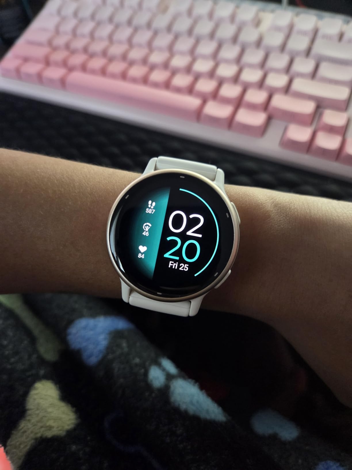 Garmin vívoactive® 5, Health & Fitness GPS Smartwatch, 42mm, Ivory customer photo 1