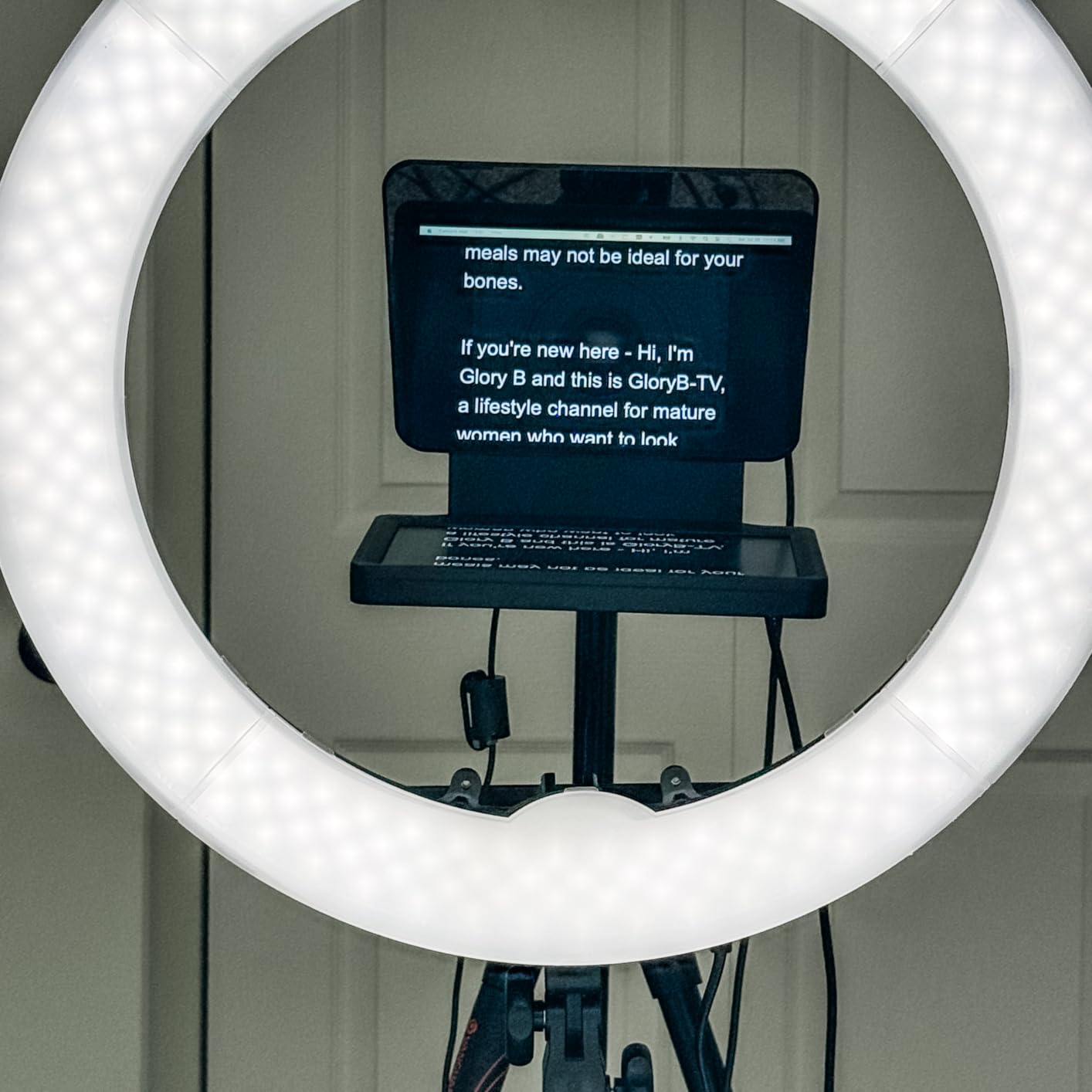 Elgato Prompter, Teleprompter with Built-in Screen customer photo 1
