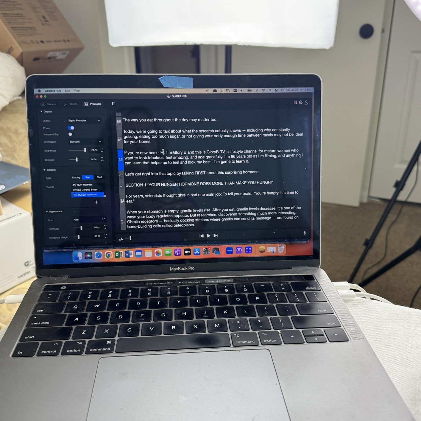Elgato Prompter, Teleprompter with Built-in Screen customer photo 2