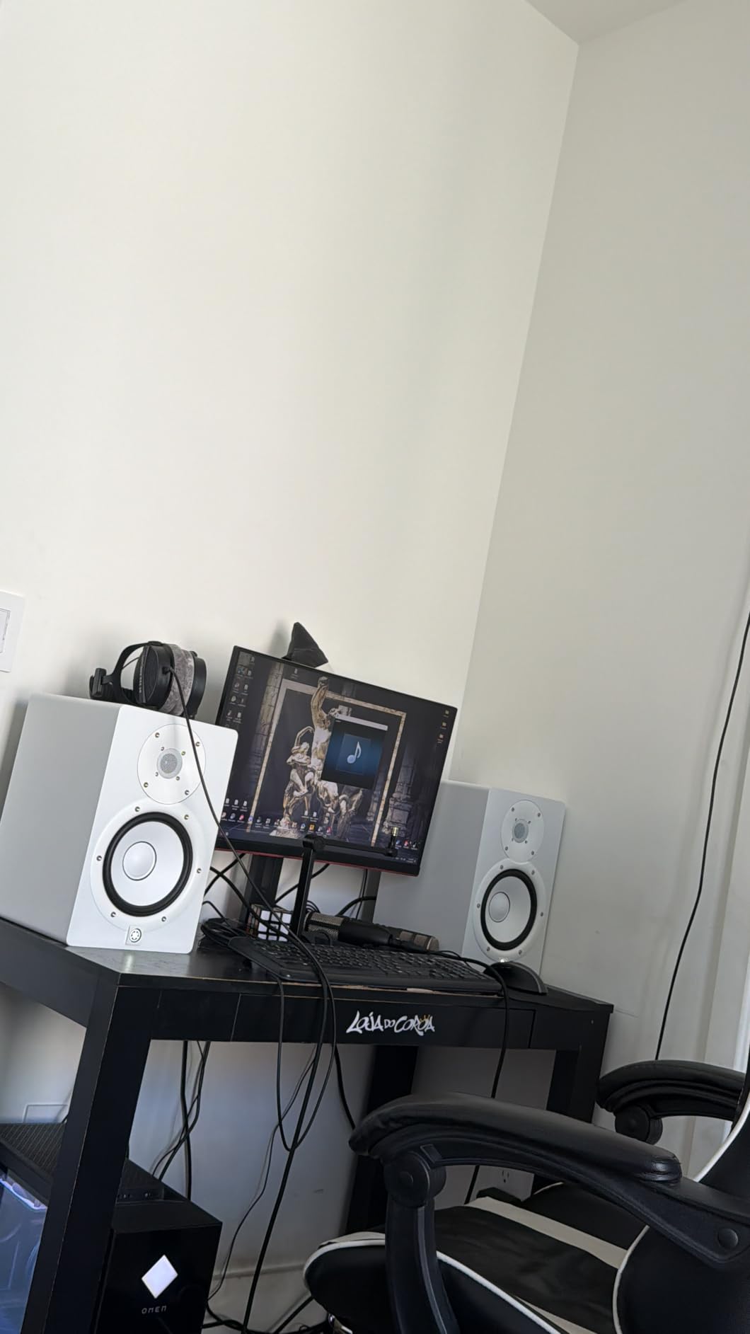 Yamaha HS4 Powered Studio Monitor in Black, Pair (HS4 B) customer photo 1