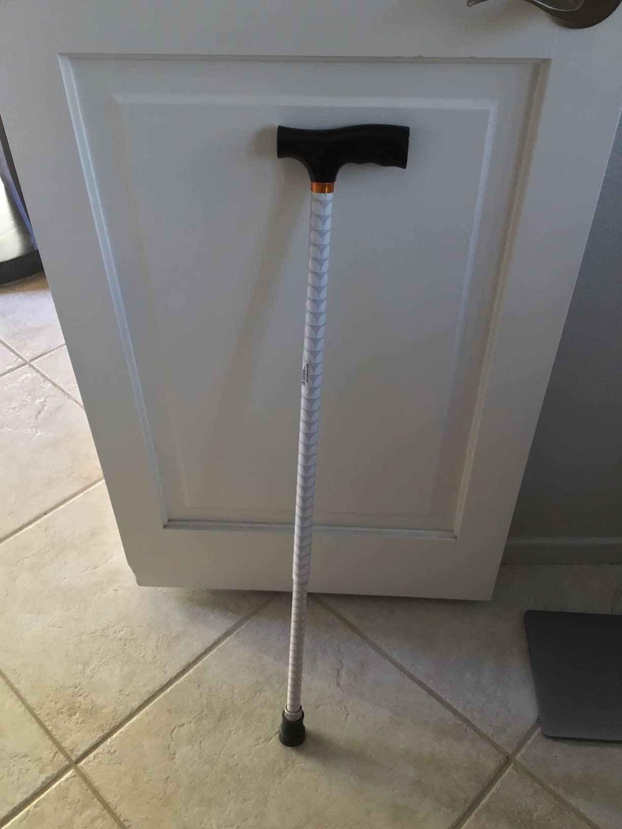 REHAND Walking Cane for Men & Women - Foldable, Adjustable, Lightweight, Self Standing Pivot Walking Cane, Soft Handle Grip, with Travel Bag, Walking Sticks for Seniors & Adults customer photo 1