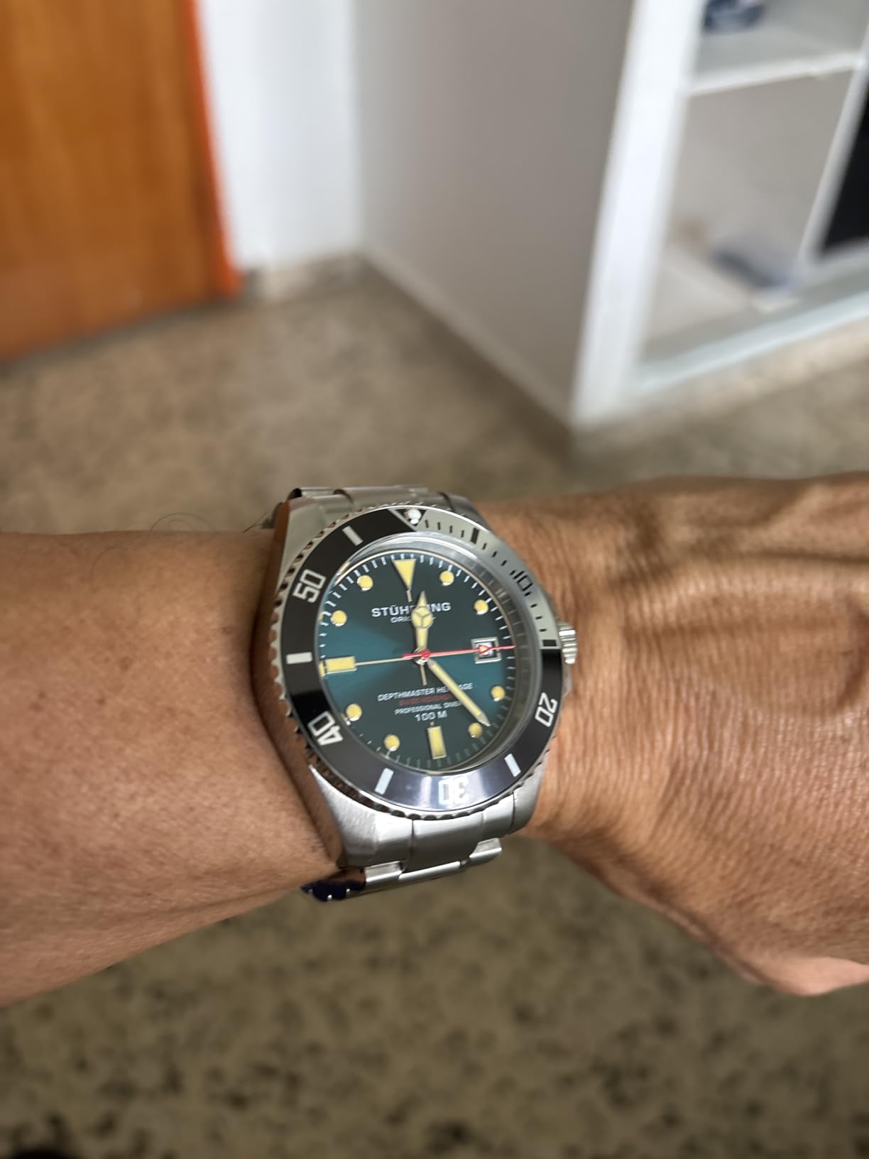 Stuhrling Depthmaster Heritage Diver Swiss Quartz Watch, 42mm, Stainless Steel, 100M Water Resistant customer photo 2