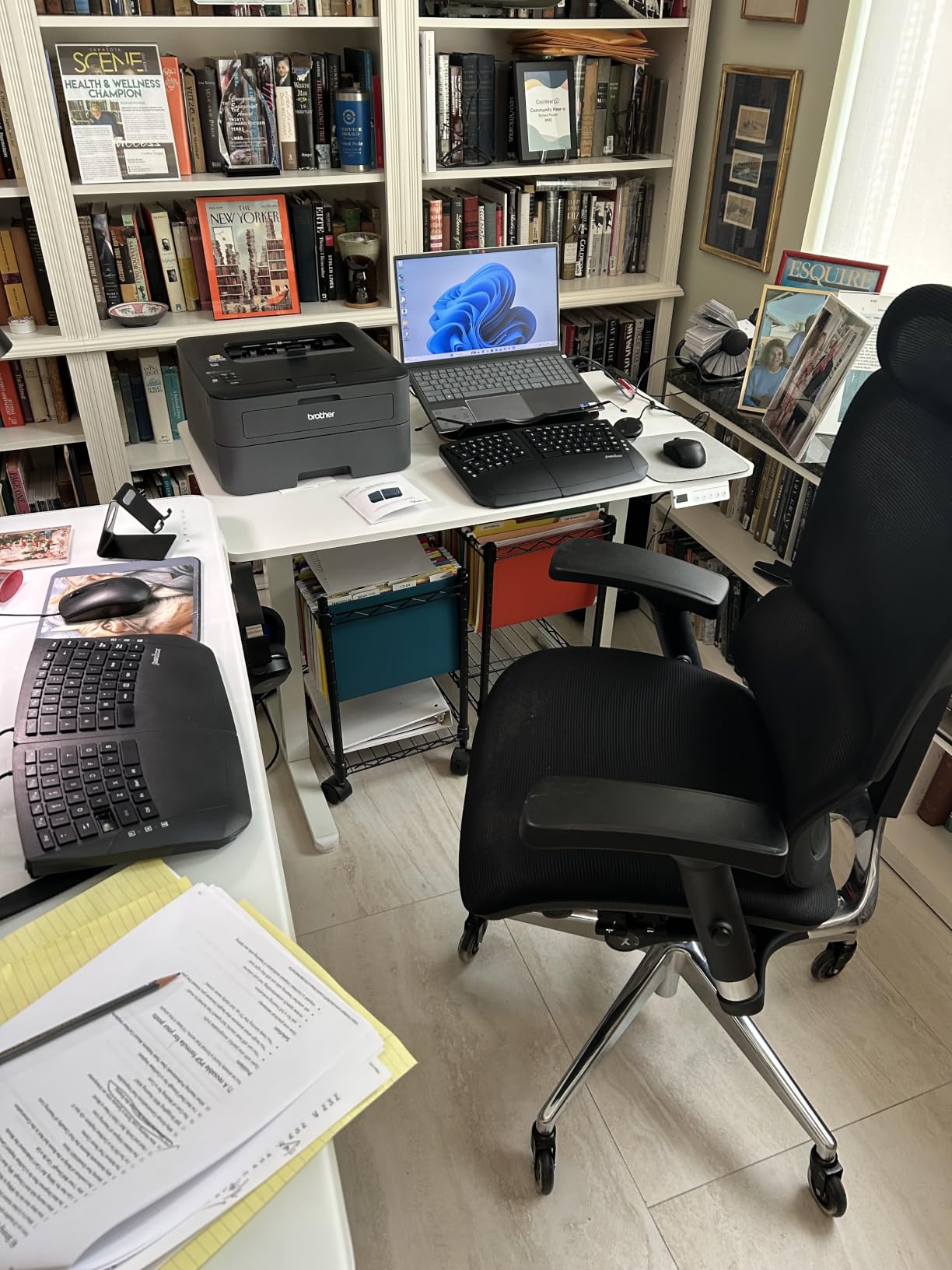 YDN 40 x 24 Inch White Electric Standing Desk customer photo 1