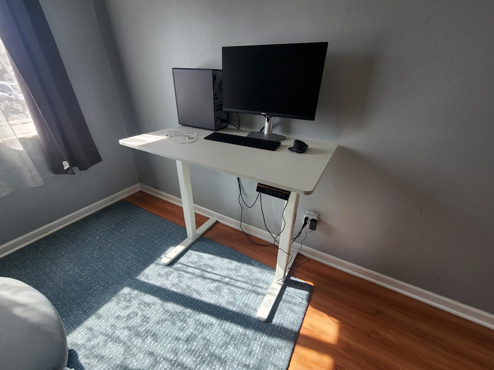 YDN 40 x 24 Inch White Electric Standing Desk customer photo 2