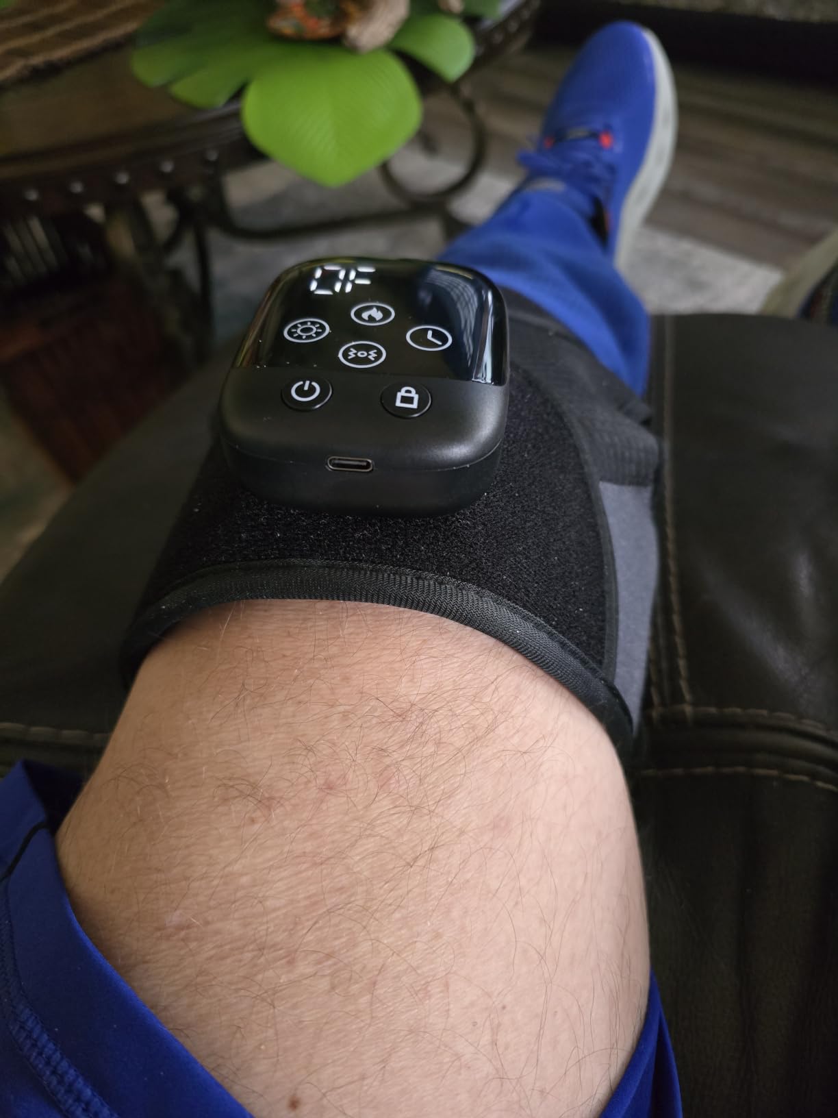 LTW Knee Massager with Heat, Red Light & Vibration customer photo 1