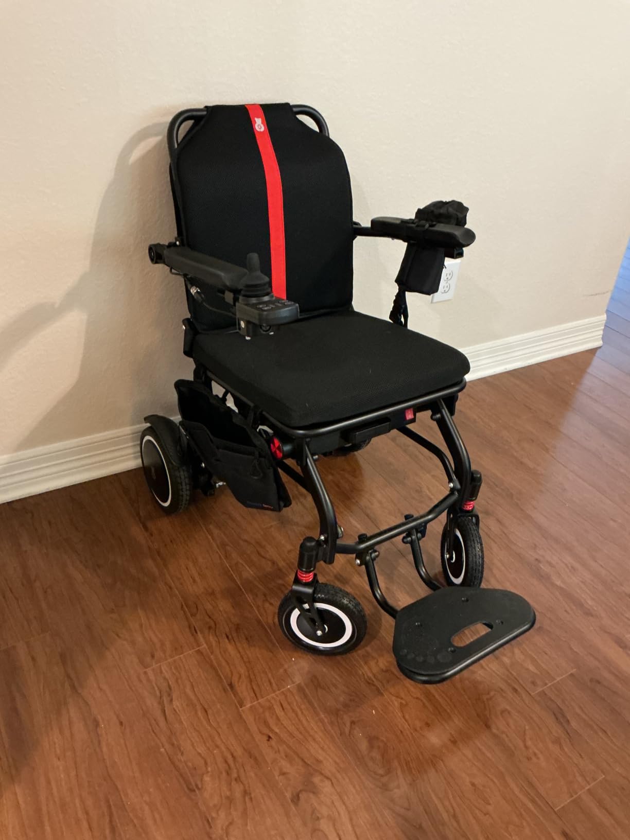 Paiseec Lightweight Folding Electric Wheelchair for Adults,Only 32 lbs customer photo 2