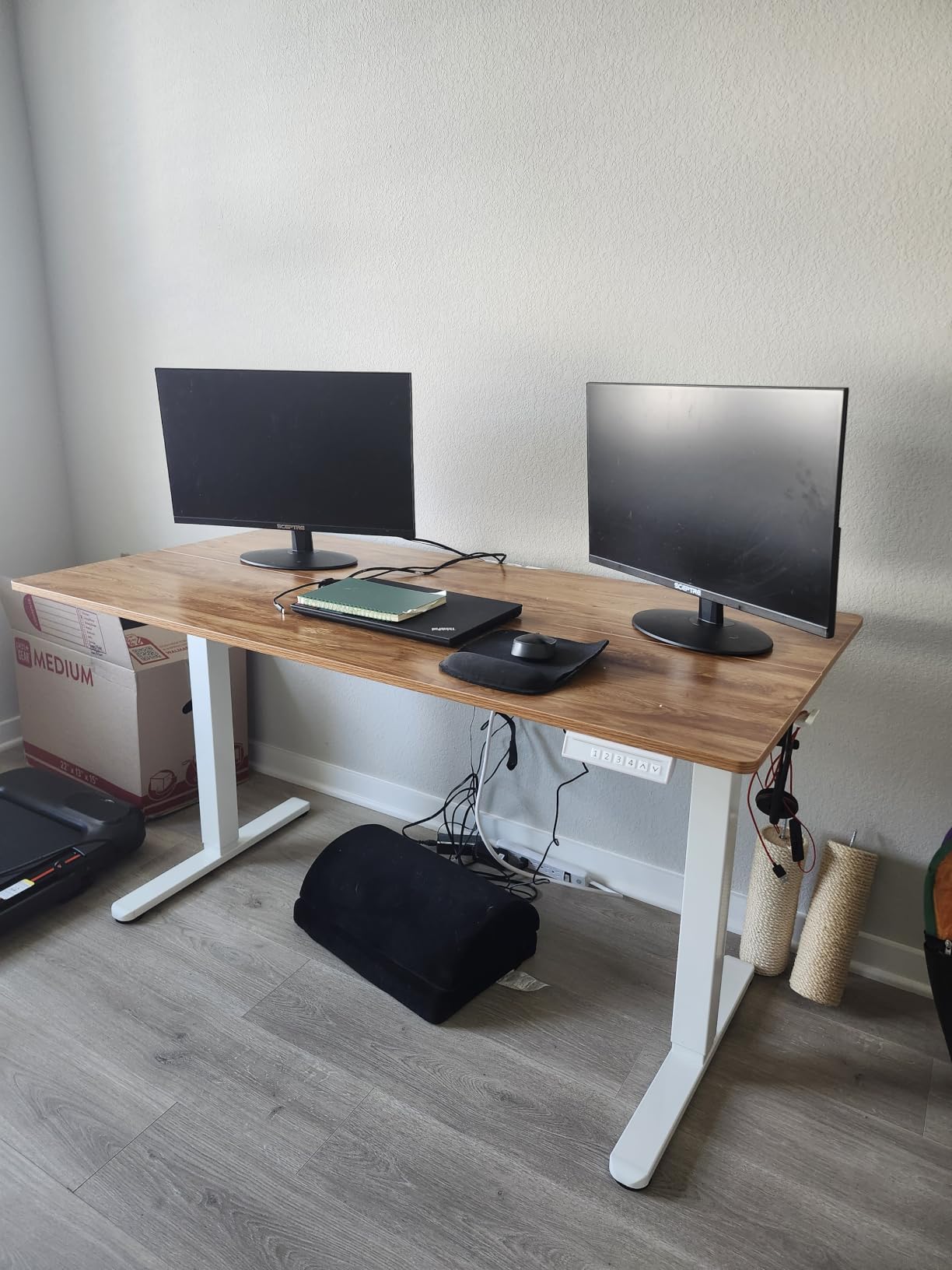 ErGear 31 X 19 Inch Height Adjustable Electric Standing Desk, Black customer photo 1