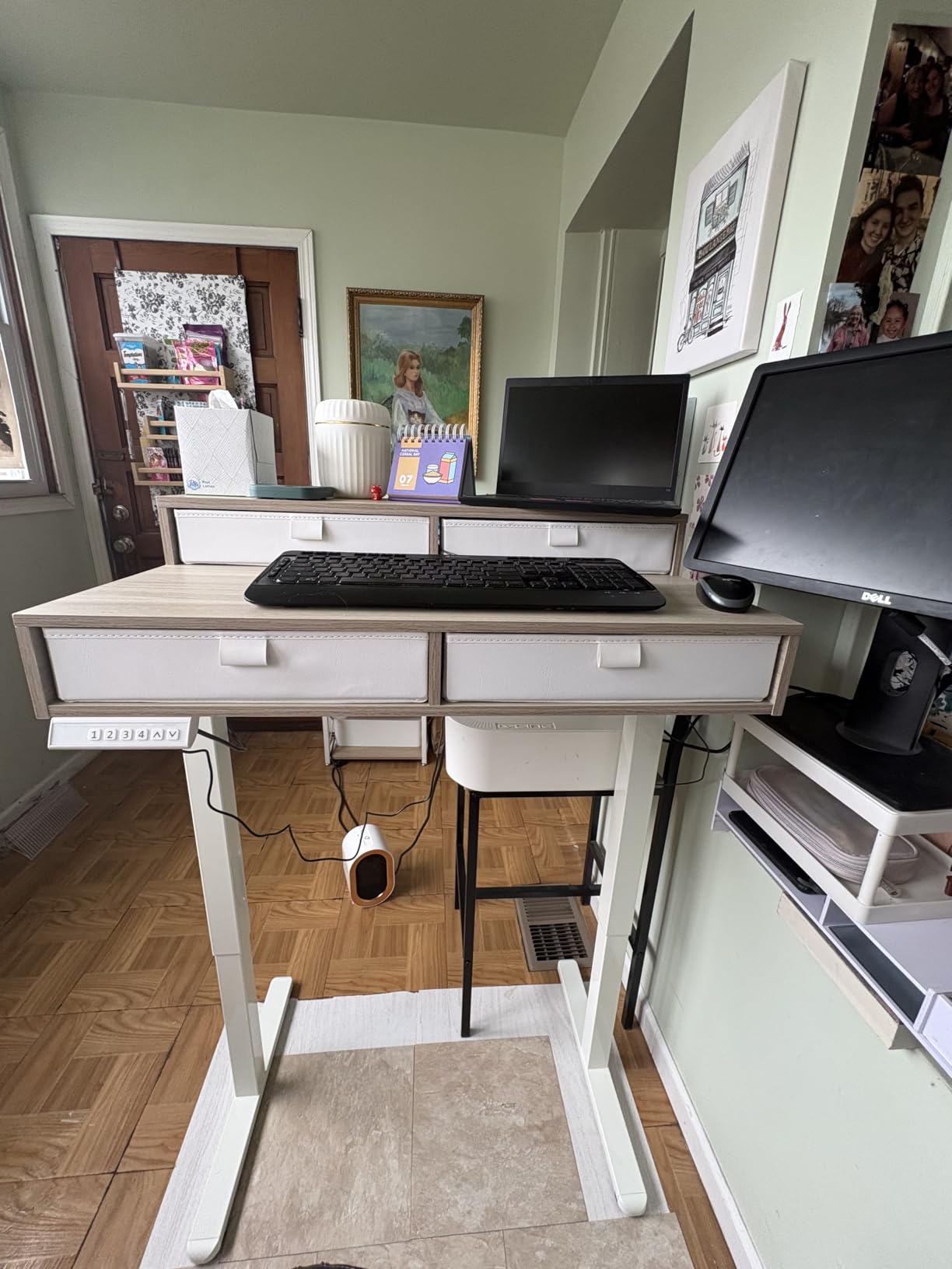 HUANUO 32 x 20 Inch Electric Standing Desk with 4 Drawers, Natural customer photo 2