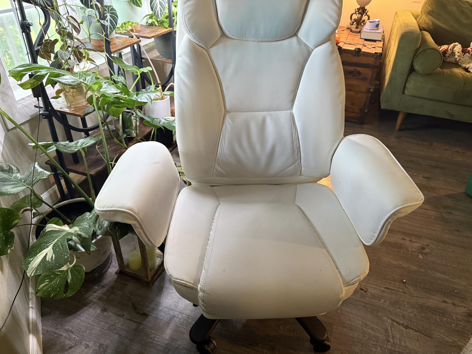 GYI 160 Reclining Office Chair with Footrest, Big & Tall Desk Chair, Black customer photo 2